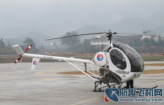 上海东方通用航空公司施瓦泽直升机首飞