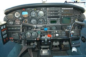 Piper PA-44 Seminole的仪表板
