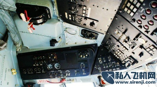 米171驾驶舱图片